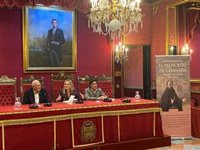 El cirujano Carlos Ballesta presenta en el Ayuntamiento de Granada su libro sobre Ignacio de las Casas