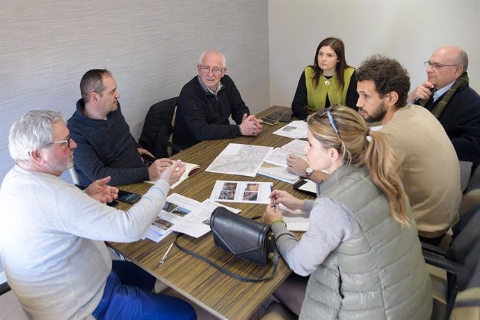 Reunión entre el Ayuntamiento de Paiporta, con la alcaldesa Maribel Albalat, y los técnicos de la Confederación Hidrográfica del Júcar (CHJ)