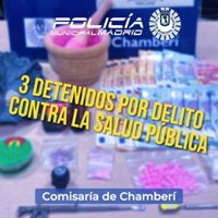 Tres detenidos por llevar varios tipos drogas y un mortero para machacarlas en un coche