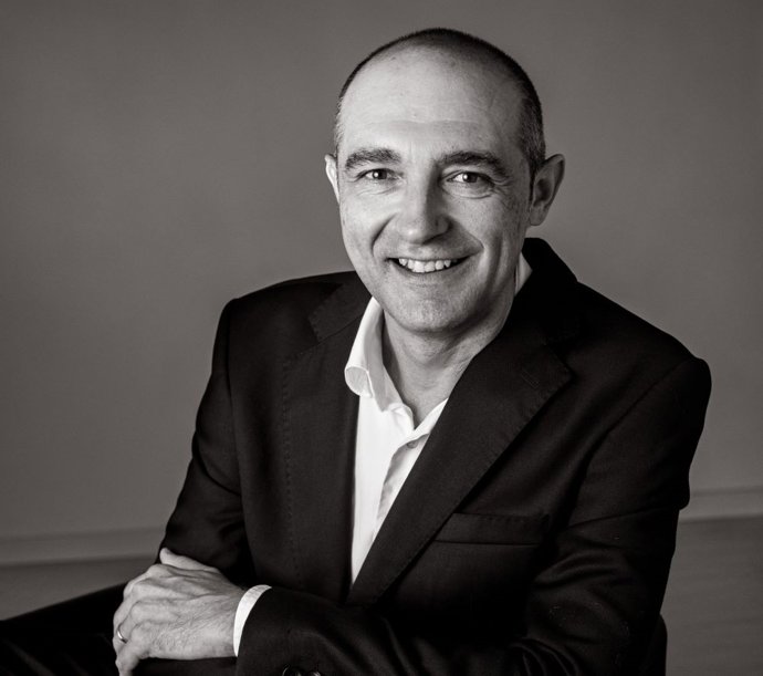 Imagen de archivo del escritor José Torres Martínez.