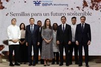La Reina Letizia pone en valor el apoyo de Fundación Microfinanzas BBVA a pequeños productores de cacao en Latinoamérica