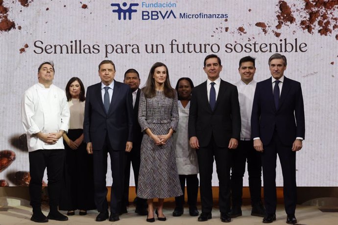 Foto de familia del acto 'Semillas para un futuro sostenible' organizado por la Fundación Microfinanzas BBVA (FMBBVA), con la presencia de la Reina Letizia, en Madrid a 15 de enero de 2025