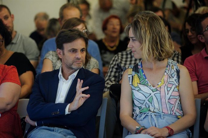 Archivo - El eurodiputado de Comuns-Sumar, Jaume Asens, y la líder de los Comuns en el Parlament, en la sede de los Comuns, a 10 de junio de 2023, en Barcelona (Catalunya)