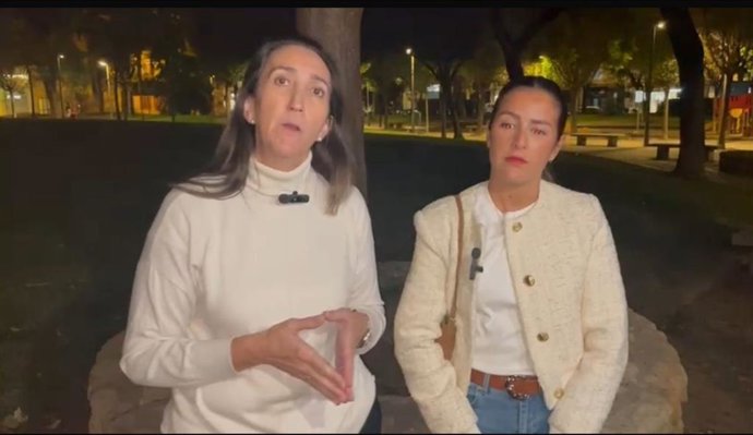 Paula Badanelli y María Jesús Salas en el Parque de Juan Carlos I.