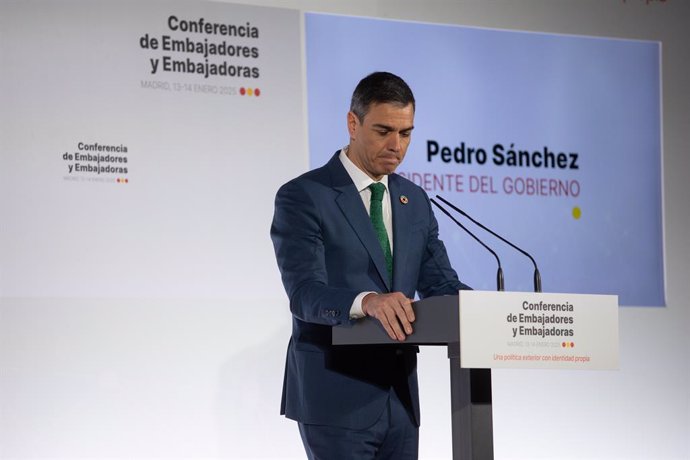 El presidente del Gobierno, Pedro Sánchez, interviene en la sesión de alto nivel de la IX Conferencia de Embajadores, en la sede del Ministerio de Asuntos Exteriores, Unión Europea y Cooperación, a 14 de enero de 2024, en Madrid (España). La IX Conferenci