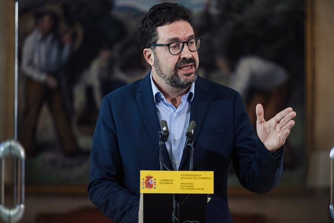 Archivo - El secretario de Estado de Trabajo, Joaquín Pérez Rey, ofrece una rueda de prensa tras la reunión con los agentes sociales para comunicarles el importe del SMI de 2024, a 12 de enero de 2024, en Madrid (España). El Ministerio de Trabajo ha acord