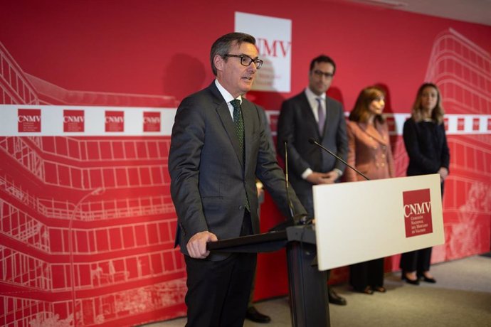 El presidente de la CNMV, Carlos San Basilio, interviene durante la toma de posesión de su cargo, en la sede de la Comisión Nacional del Mercado de Valores (CNMV), a 8 de enero de 2025, en Madrid (España).