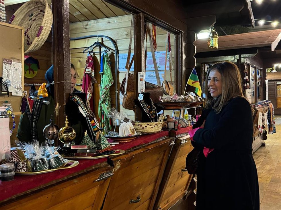 La portavoz del Ejecutivo melillense, Fadela Mohatar (PP), en la inauguración de un mercado por el Año Nuevo Amazigh.