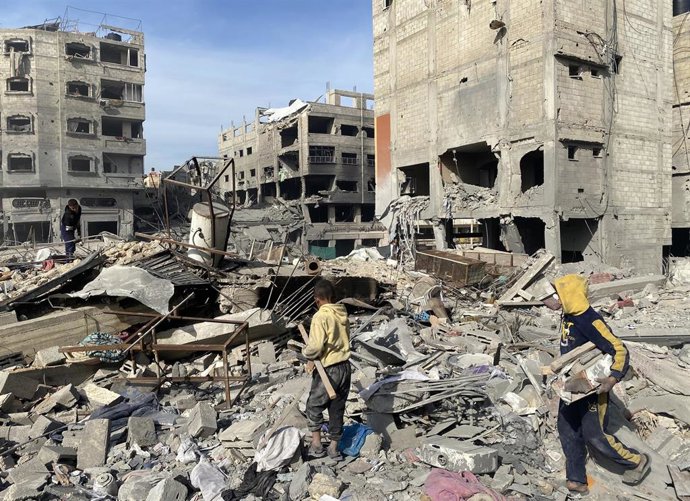 Escombros tras un bombardeo israelí en la Franja de Gaza