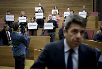 Mazón reta a PSPV y Compromís a pedir responsabilidades a Sánchez en lugar de su dimisión: "Yo sigo aquí y voy a seguir"