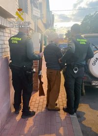 Detenido un hombre por disparar contra el domicilio de su vecina con una escopeta de caza en Murcia
