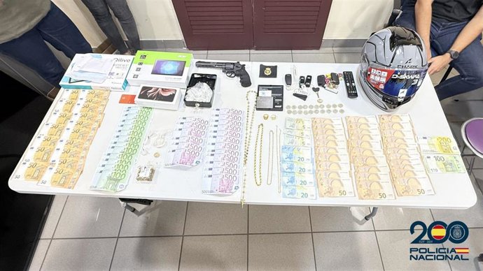 Droga, dinero y material incautado por Policía Nacional