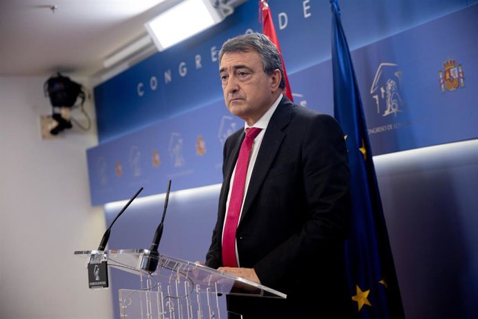 Archivo - El portavoz del PNV en el Congreso, Aitor Esteban, durante una rueda de prensa posterior a la Junta de Portavoces, en el Congreso de los Diputados, a 21 de mayo de 2024, en Madrid 