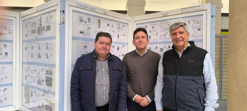 Inauguración de la segunda parte de la exposición filatélica jacobea en la oficina principal de Correos de Sevilla.