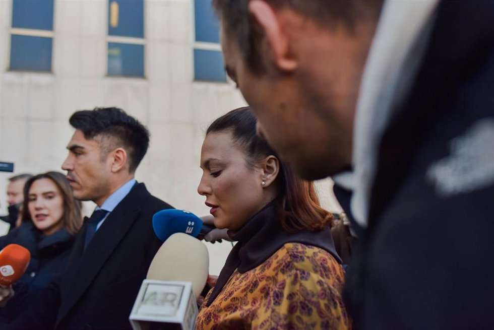 La actriz Elisa Mouliaá llega a declarar a los juzgados de Plaza de Castilla, a 16 de enero de 2025, en Madrid (España). El juez que investiga al exportavoz parlamentario de Sumar Íñigo Errejón por un presunto delito de agresión sexual le toma declaraci