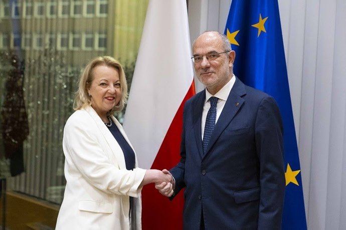 El conseller de Unión Europea y Acción Exterior, Jaume Duch, y la representante permanente de Polonia ante la UE, Agnieszka Bartol