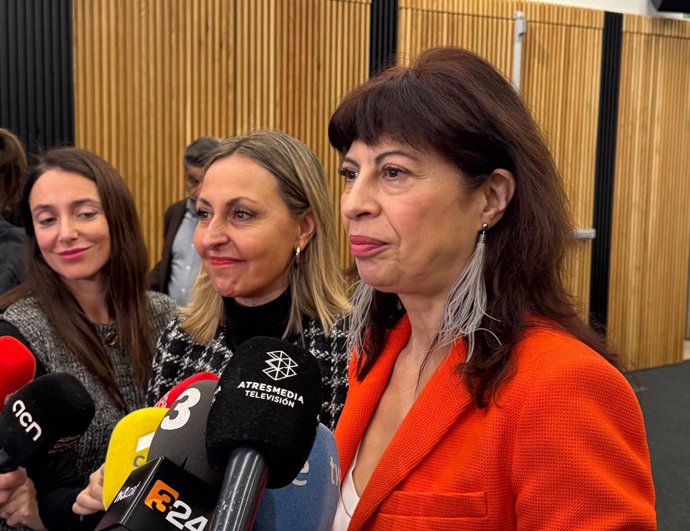 La ministra d'Igualtat, Ana Redondo, amb la consellera Eva Menor aquest dijous a Barcelona