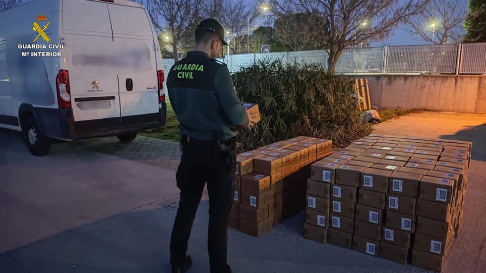 La Guardia Civil detiene a una persona por robo en el polígono industrial de Cabanillas del Campo.