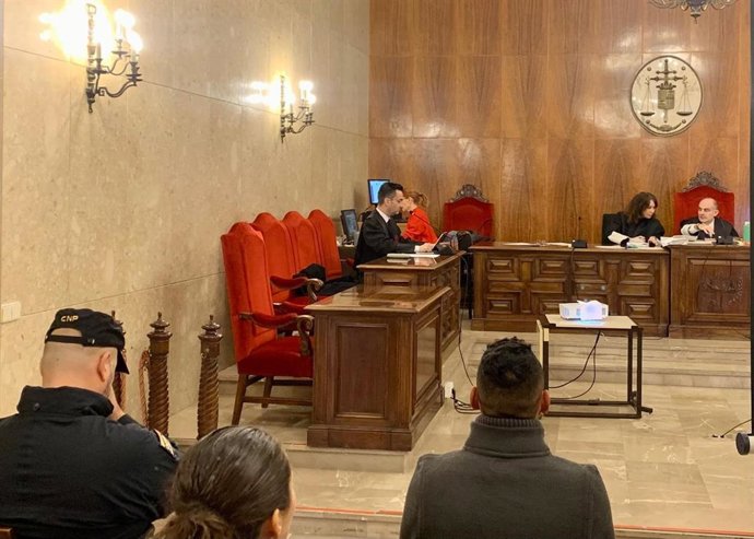 El acusado de violar a su sobrino en el juicio en la Audiencia Provincial.