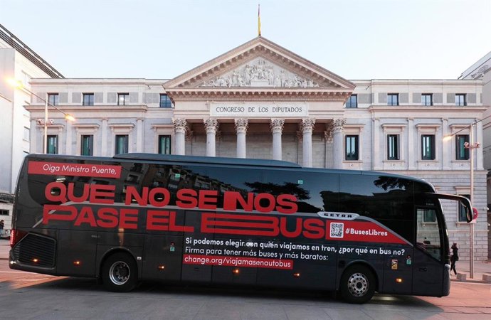 #Viajamásenautobús Entrega 40.000 Firmas A Transportes Y Pide Una Apertura Del Sector Del Autobús Similar A La Del Tren.