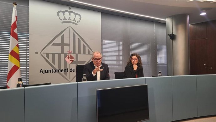 El teniente de alcalde de Eonomía de Barcelona, Jordi Valls, en rueda de prensa este jueves.
