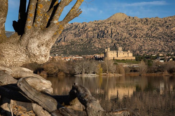 Archivo - El Castillo de Manzanares el Real, a 21 de diciembre de 2023, en Manzanares el Real, Madrid (España). 