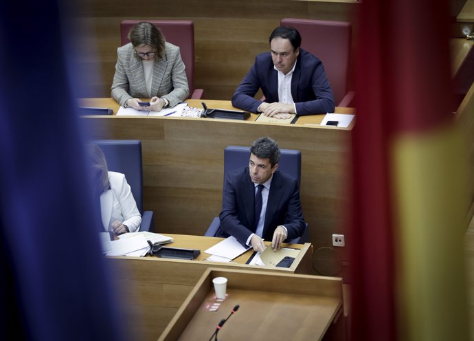 El president Carlos Mazón en el ple de Les Corts