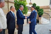 Moreno ve "acuerdo puntual" y no "pacto de legislatura" entre PP y Vox en el Ayuntamiento de Sevilla y culpa al PSOE