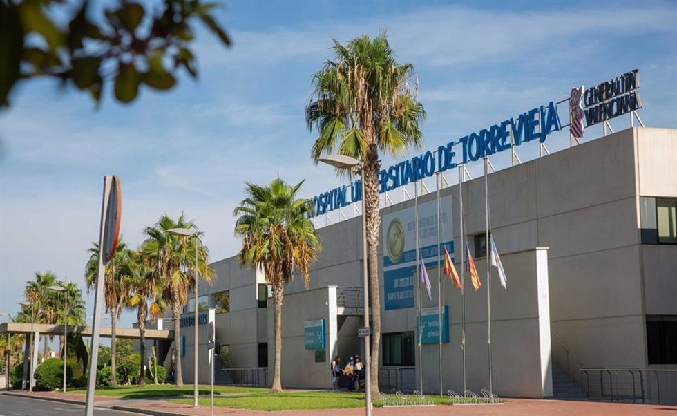 Archivo - Imagen de archivo del Hospital de Torrevieja (Alicante).