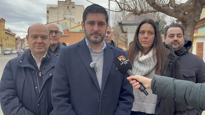 El portavoz de VOX en las Cortes de Aragón, Alejandro Nolasco, durante su visita este jueves a la localidad zaragozana de La Almunia de Doña Godina.
