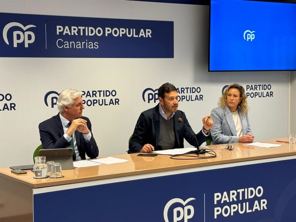 Rueda de prensa del coordinador general del PP en Canarias, Jacob Qadri; la vicesecretaria de Organización y diputada en el Congreso, Laura Lima; y el diputado nacional del PP, Carlos Sánchez