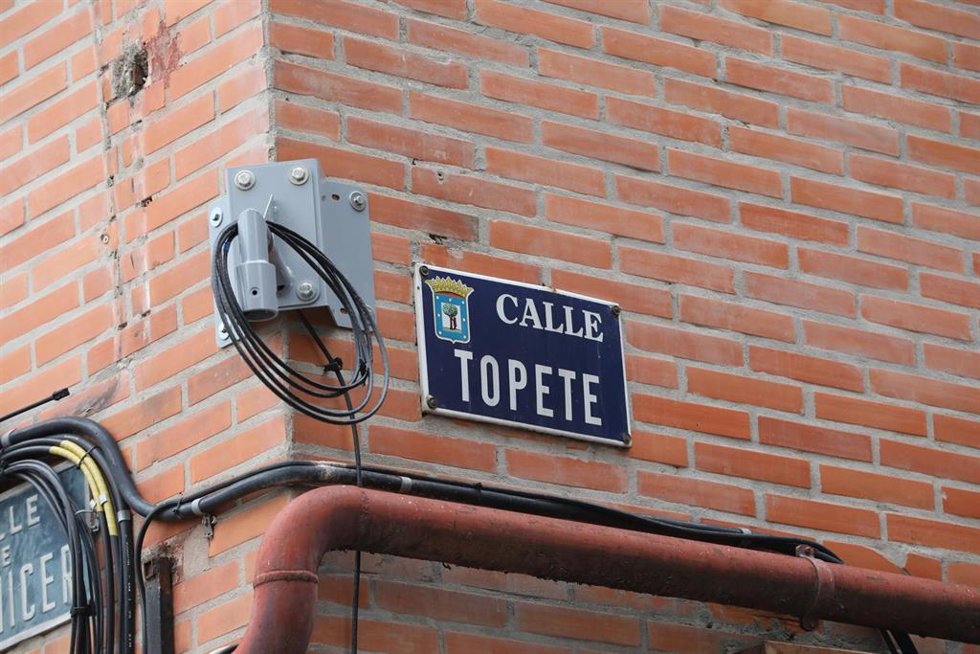 Archivo - Una cámara de videovigilancia instalada en la C/Topete del distrito de Tetuán, en Madrid (España), a 21 de diciembre de 2020. 