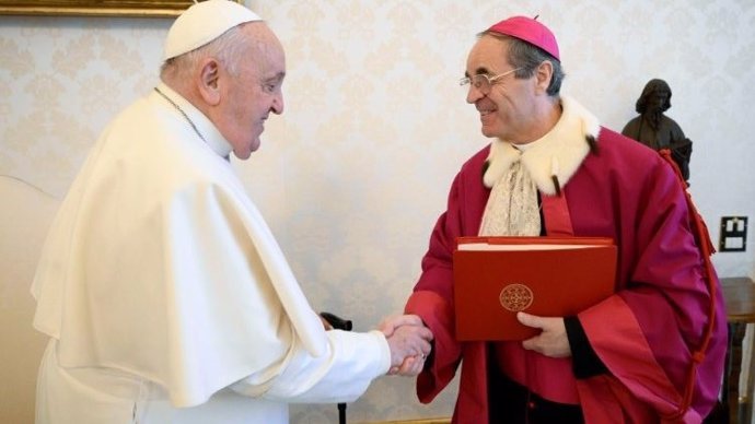 El Papa Francisco con el español Alejandro Arellano en una fotografía de archivo.