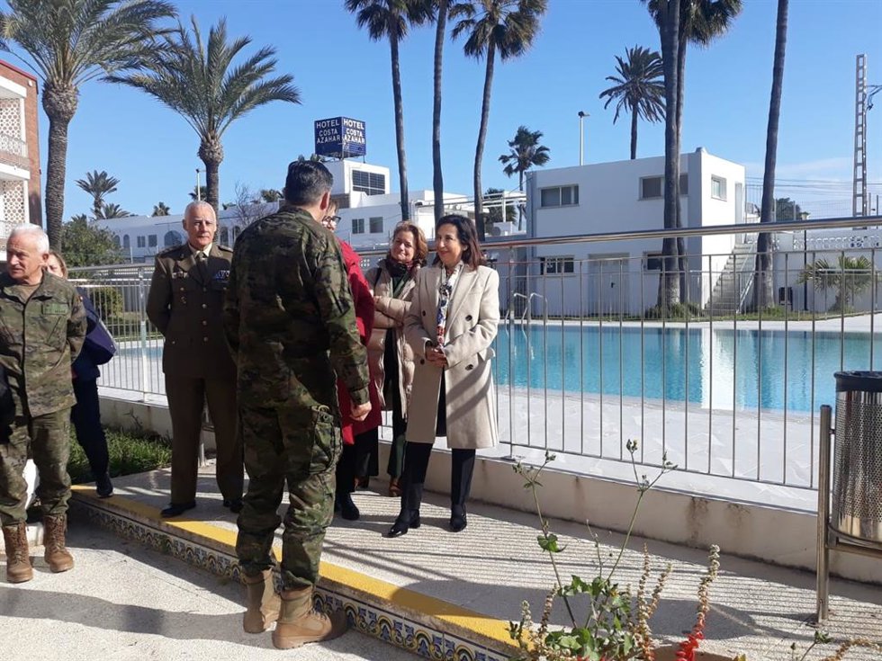 Margarita Robles en su visita a la Residencia Militar de Castelló