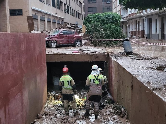 Los Bomberos de la Diputación de Zaragoza estuvieron llevando a cabo en el municipio de Catarroja, asolado por la DANA.