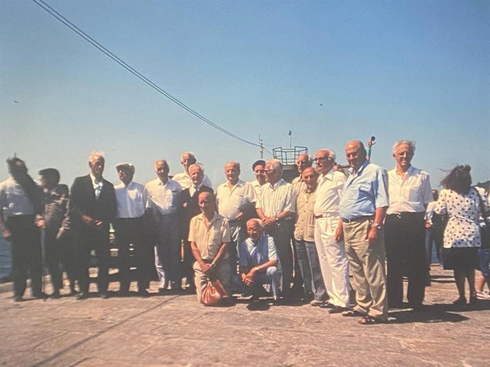 Víctimas del campo de concentración de San Simón y sus familias en un fotograma de un documental sobre la represión en el archipiélago redondelano