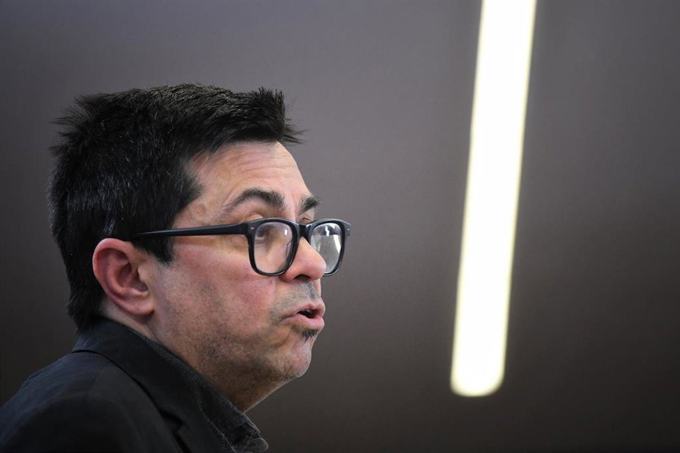 El secretario primero de la Mesa del Congreso, Gerardo Pisarello, ofrece una rueda de prensa tras una reunión de la Mesa del Congreso, en el Congreso de los Diputados, a 15 de enero de 2025, en Madrid (España). 