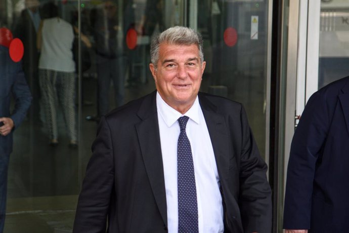 Archivo - El presidente del FC Barcelona, Joan Laporta, a su salida de declarar como testigo por presunta estafa vinculada al CF Reus Deportiu, ante la Ciutat de la Justícia, a 15 de julio de 2024, en Barcelona, Catalunya (España). La titular del Juzgado 