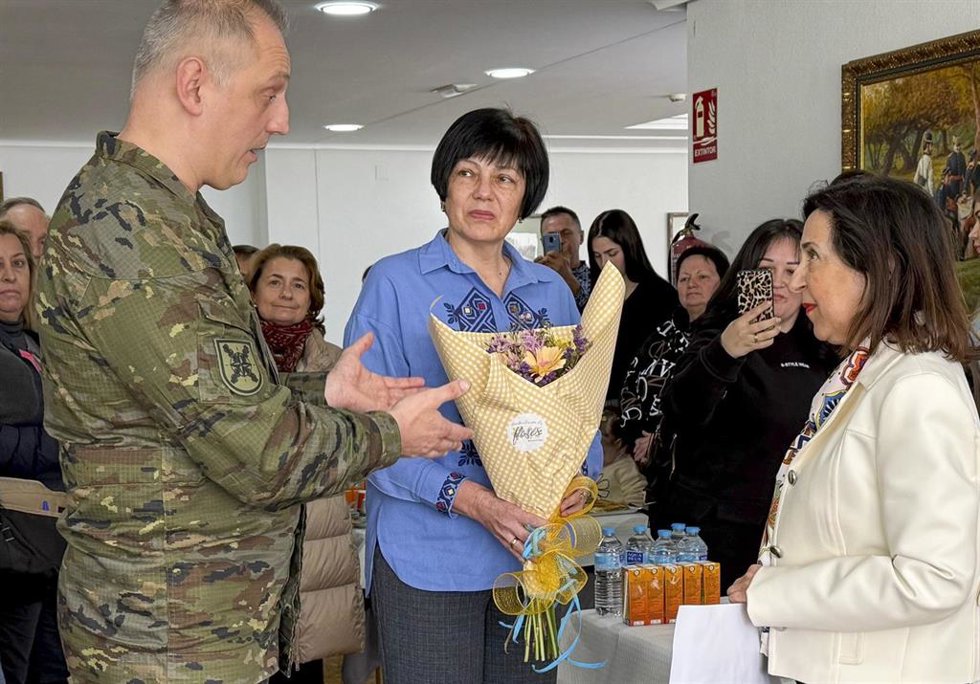 Margarita Robles en el encuentro con familiares de combatientes ucranianos