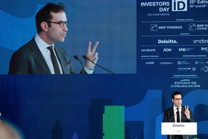El ministro de Economía, Comercio y Empresa, Carlos Cuerpo, interviene en un almuerzo-coloquio en el marco de la XV edición del foro financiero internacional 'Spain Investors Day', en el Hotel Mandarín Oriental Ritz, a 16 de enero de 2025, en Madrid (Espa