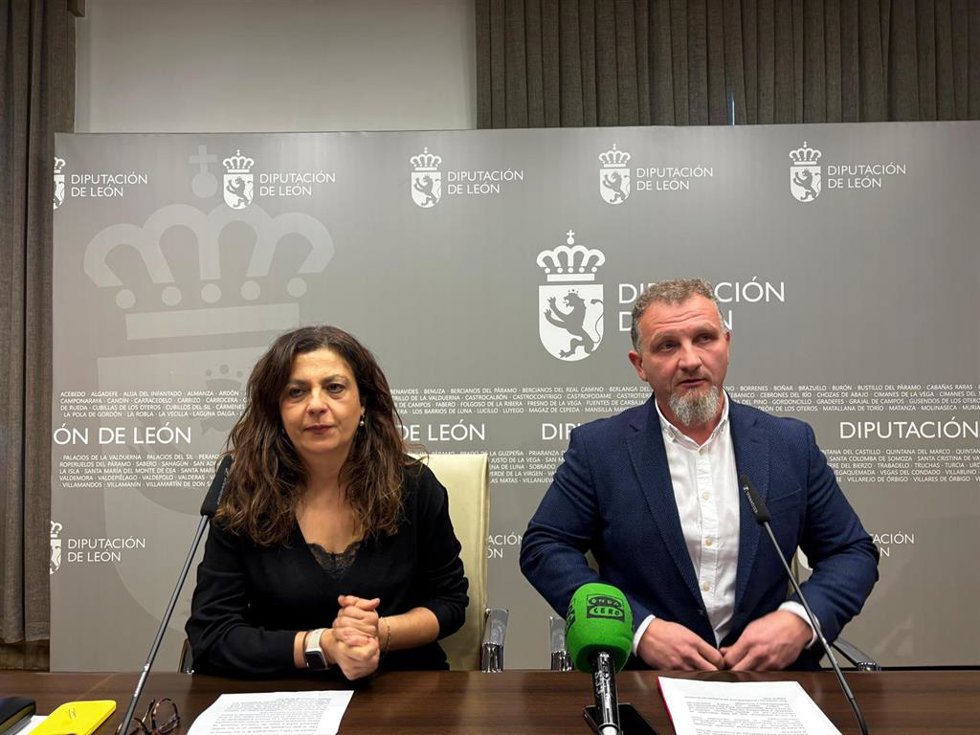La concejala de Turismo del Ayuntamiento de León y el diputado de Turismo de la Diputación Provincial.