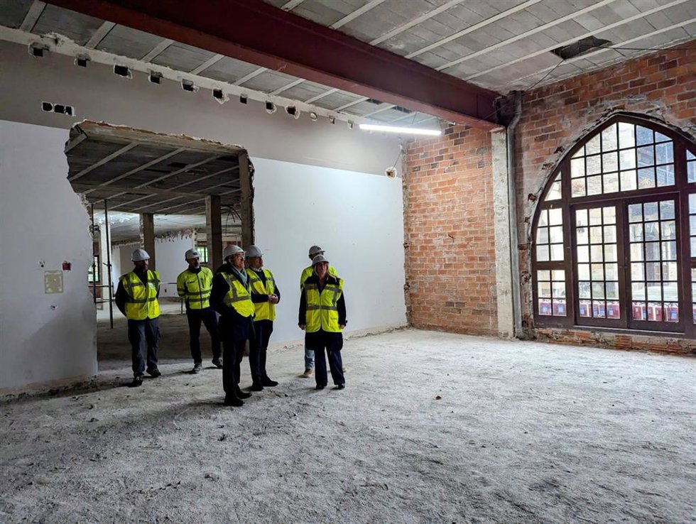 La delegada del Gobierno en Cantabria, Eugenia Gómez de Diego, visita las obras de rehabilitación del parador de Santillana del Mar