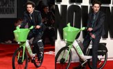 Foto: Multan a Timothée Chalamet por llegar a la premiere de A Complete Unknown en bicicleta: "¡Es ecológico!"
