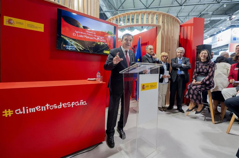 Archivo - El ministro de Agricultura, Luis Planas, inaugura Fruit Attraction 2024, 