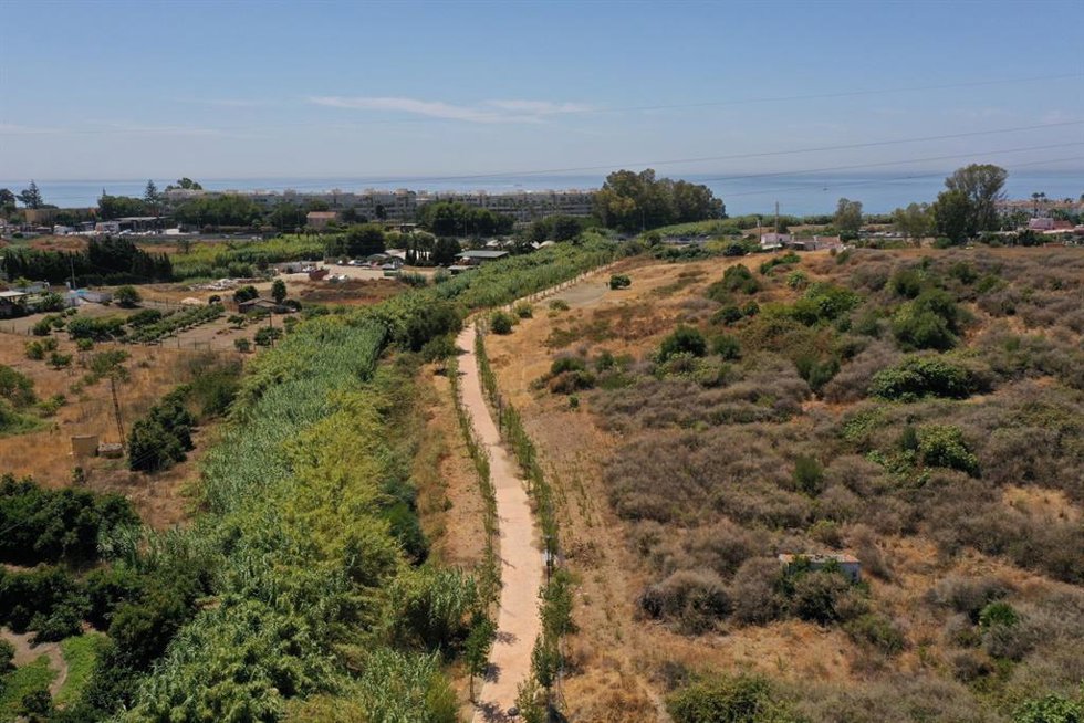 El Ayuntamiento de Estepona proyecta una senda fluvial que conectará el río Guadalmina con el corredor litoral.