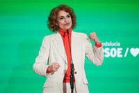 Montero ve "cómico" que Moreno culpe al PSOE del pacto del PP "con la ultraderecha" en el Ayuntamiento de Sevilla