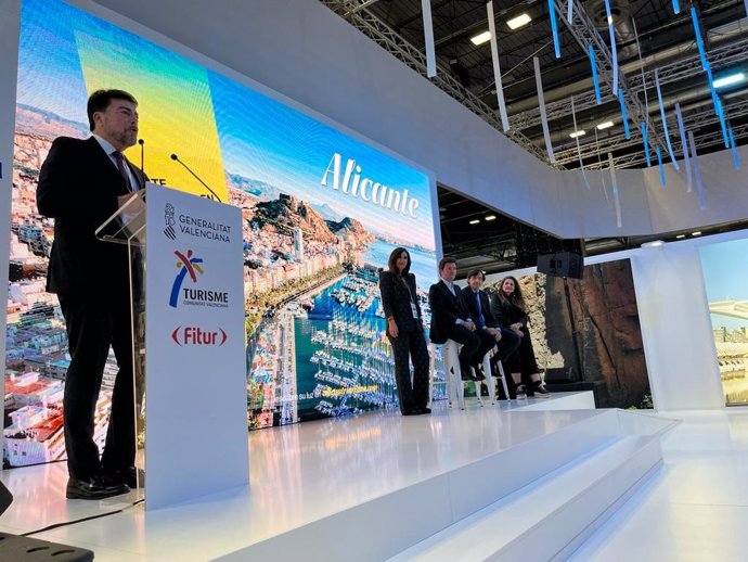 Archivo - El alcalde de Alicante, Luis Barcala, en Fitur 2024.