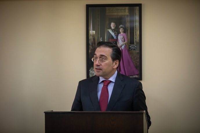 El ministro de Asuntos Exteriores, Unión Europea y Cooperación, José Manuel Albares, interviene durante una visita a la Embajada española, a 16 de enero de 2025, en Damasco (Siria).
