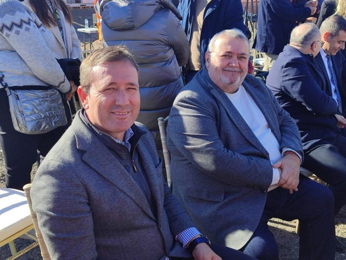 Los concejales del PSOE de Roquetas de Mar (Almería) Rafael Torres y Manolo García.