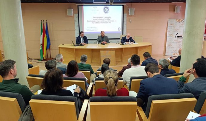 Sesión informativa bajo el título 'Sector industrial de la defensa: oportunidades para los municipios de la provincia de Córdoba'.